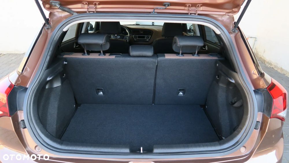 Hyundai i20 blue 1.2 YES Gold - 15