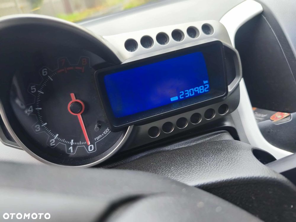 Chevrolet Aveo 1.6 LTZ - 9