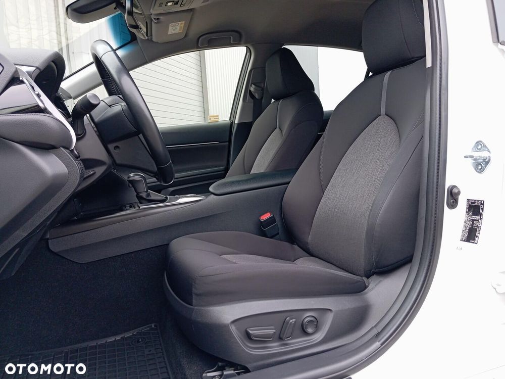 Toyota Camry 2.5 Hybrid Comfort CVT - 18