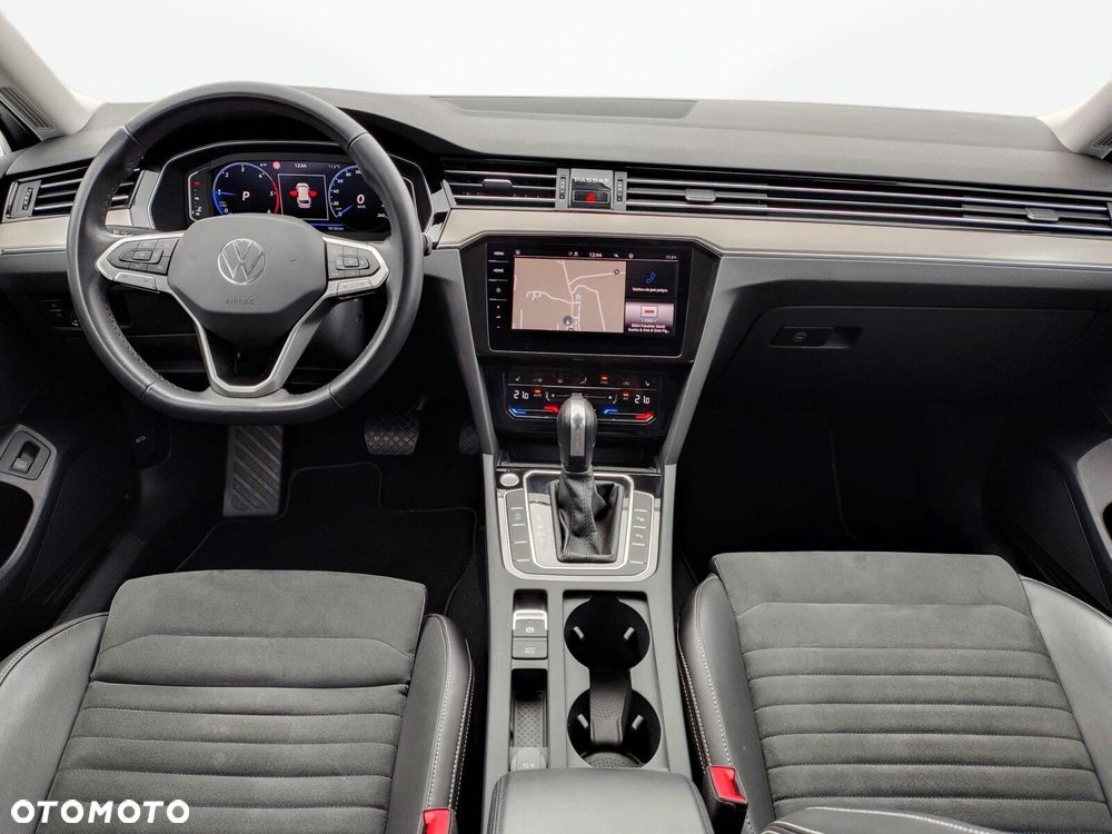 Volkswagen Passat Variant 2.0 TDI Elegance DSG - 23