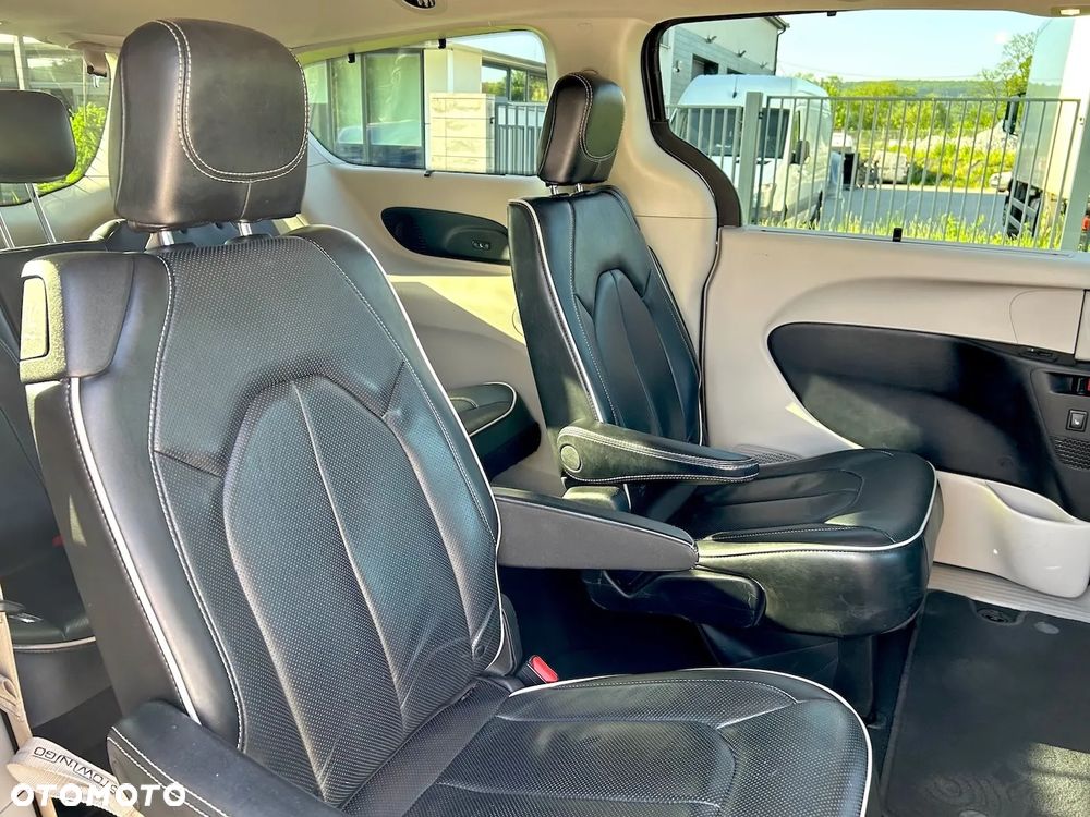 Chrysler Pacifica - 25