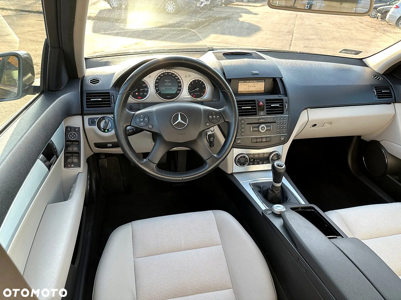 Mercedes-Benz Klasa C 180 CGI BlueEff - 11