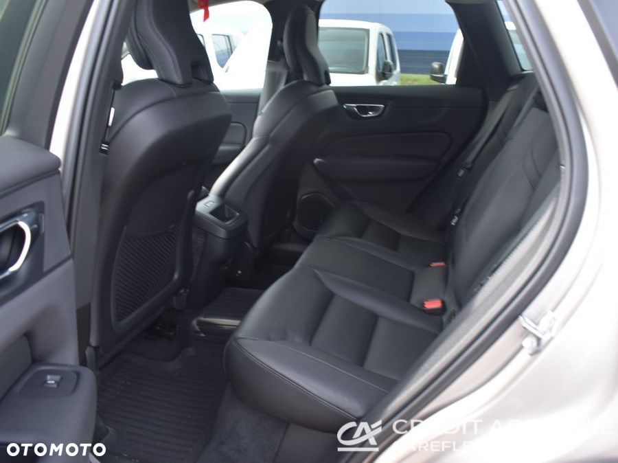 Volvo XC 60 B4 B Plus Bright - 11
