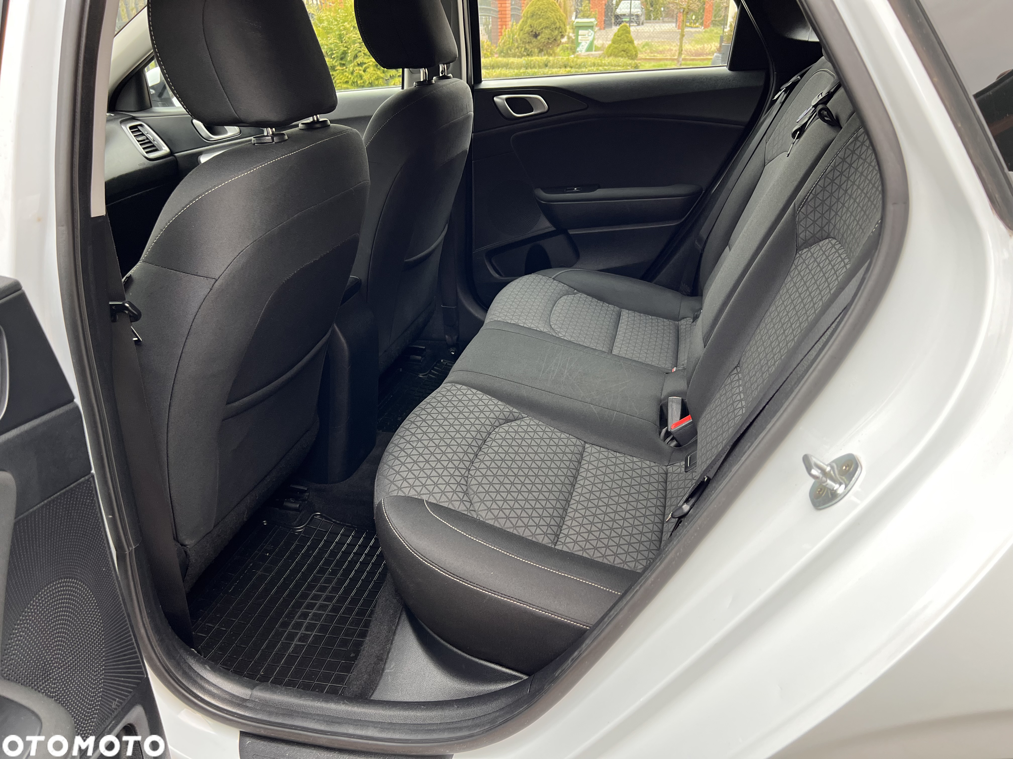 Kia Ceed 1.6 CRDi SCR M - 12