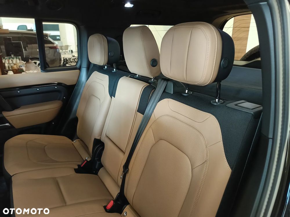 Land Rover Defender 5.0 P500 V8 - 34