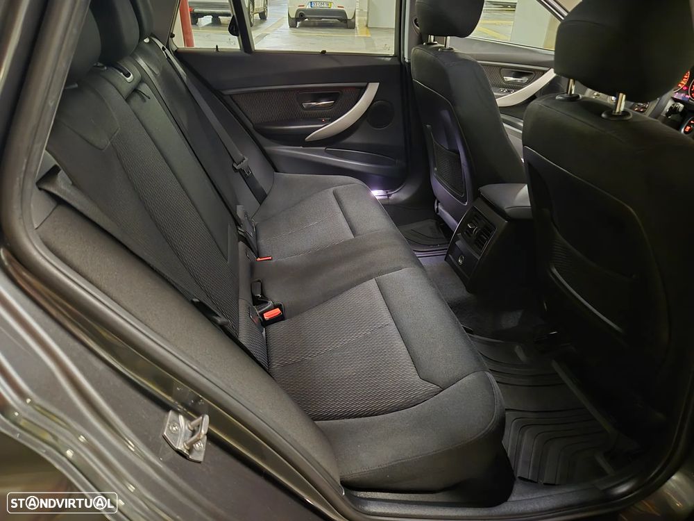 BMW 320 d Touring Line Modern - 34