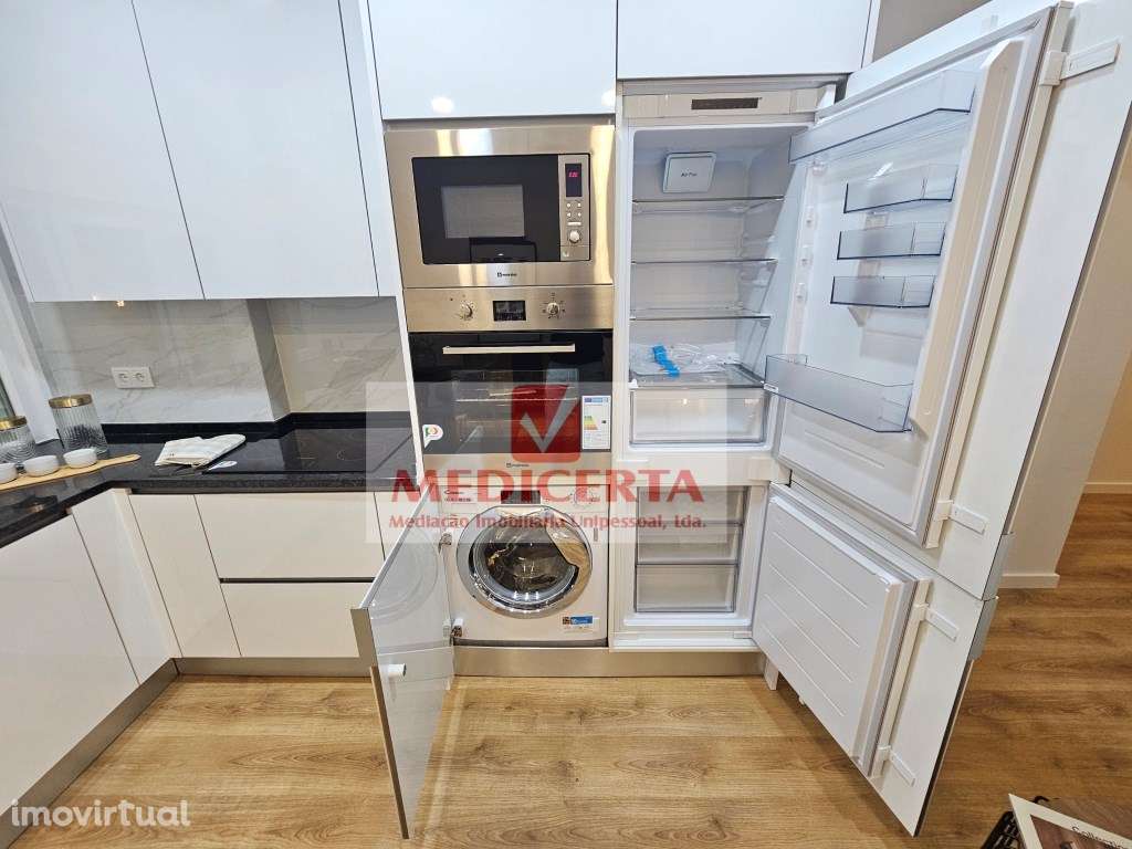 Benfica - T2 Remodelado + Arrecadação - Grande imagem: 4/18