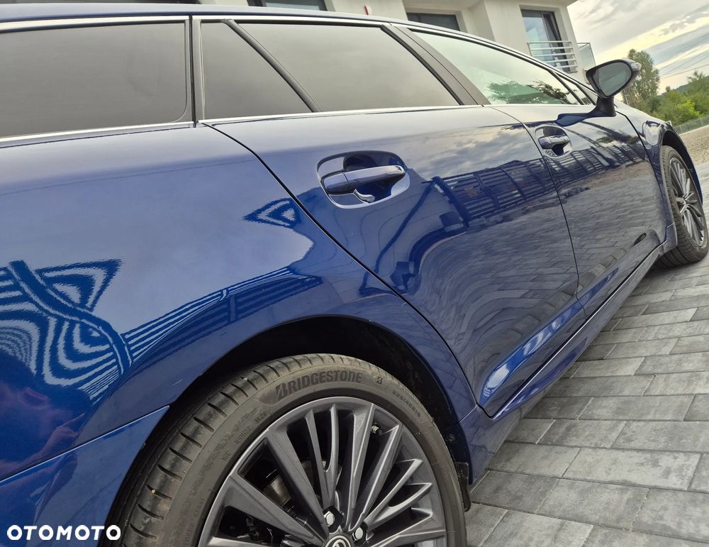 Toyota Avensis 1.8 Premium - 12