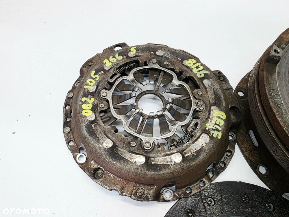 KOŁO DWUMASOWE SPRZĘGŁO AUDI A4 B8 A5 2.0 TDI TFSI 0B2105266S 8/26 - 7