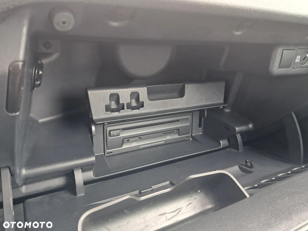 Volkswagen Polo 1.2 TSI Blue Motion Technology beats - 8