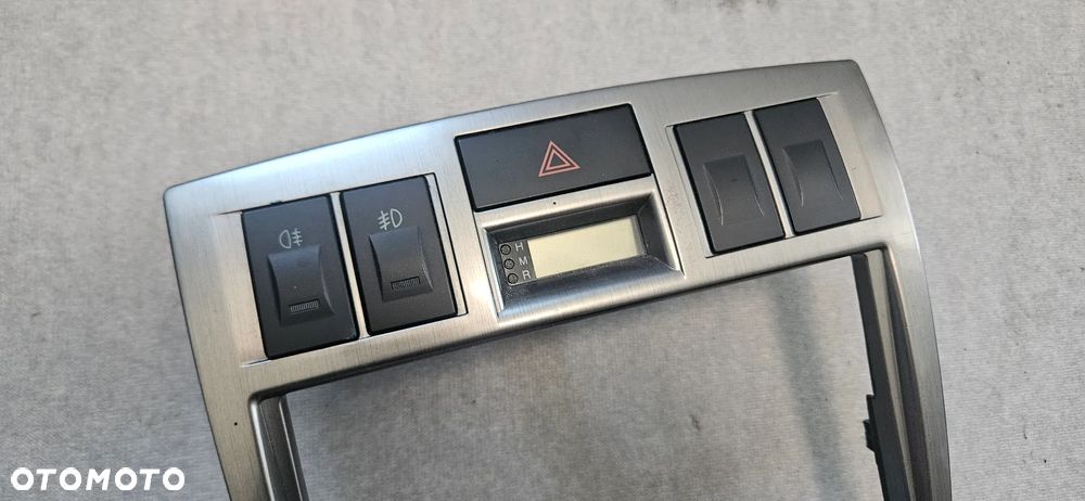 Ramka środkowa konsoli Hyundai Coupe II 2003r lak. EB - 2