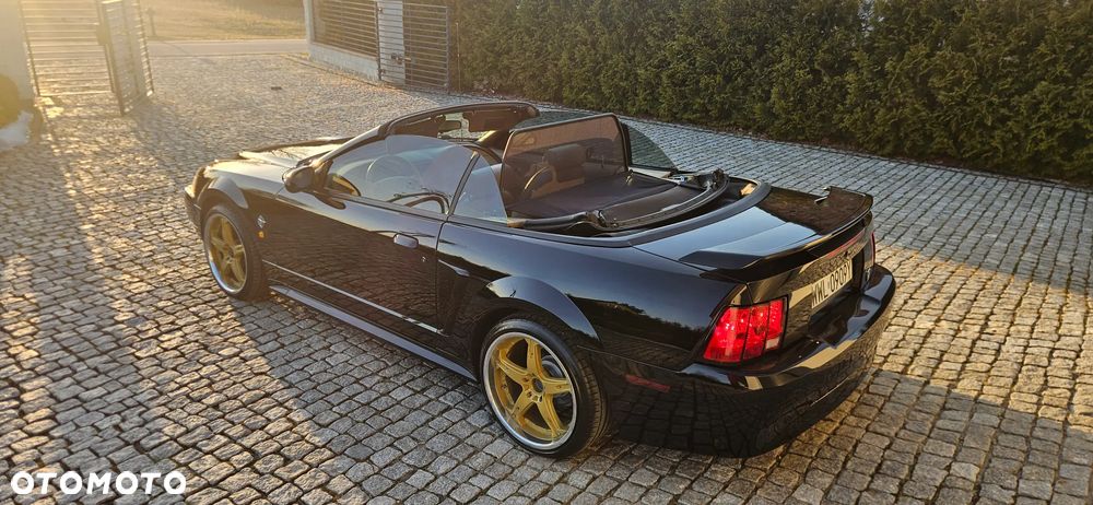 Ford Mustang - 4