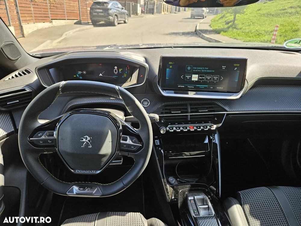 Peugeot 2008 GT - 8