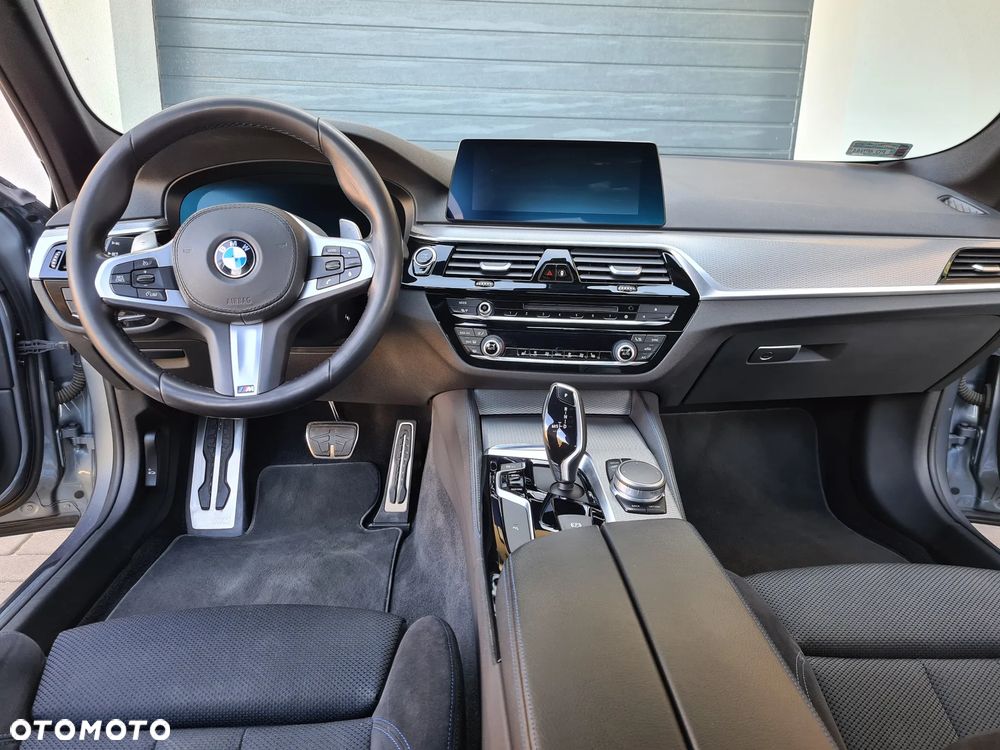 BMW Seria 5 520d xDrive - 14
