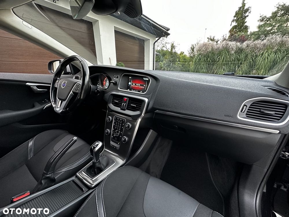 Volvo V40 D2 Drive-E Momentum - 24