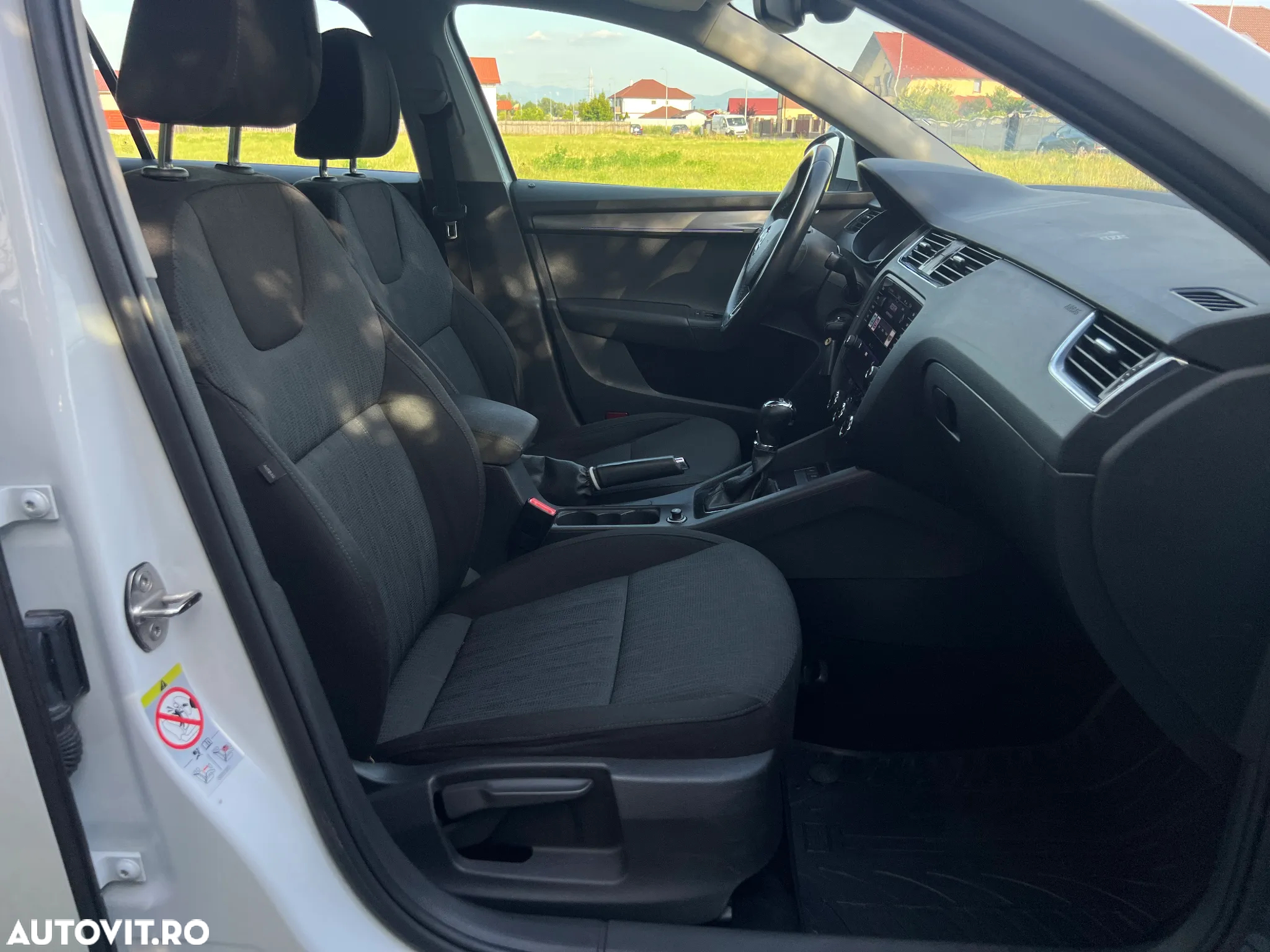 Skoda Octavia Combi Diesel 1.6 TDI DSG Style - 9