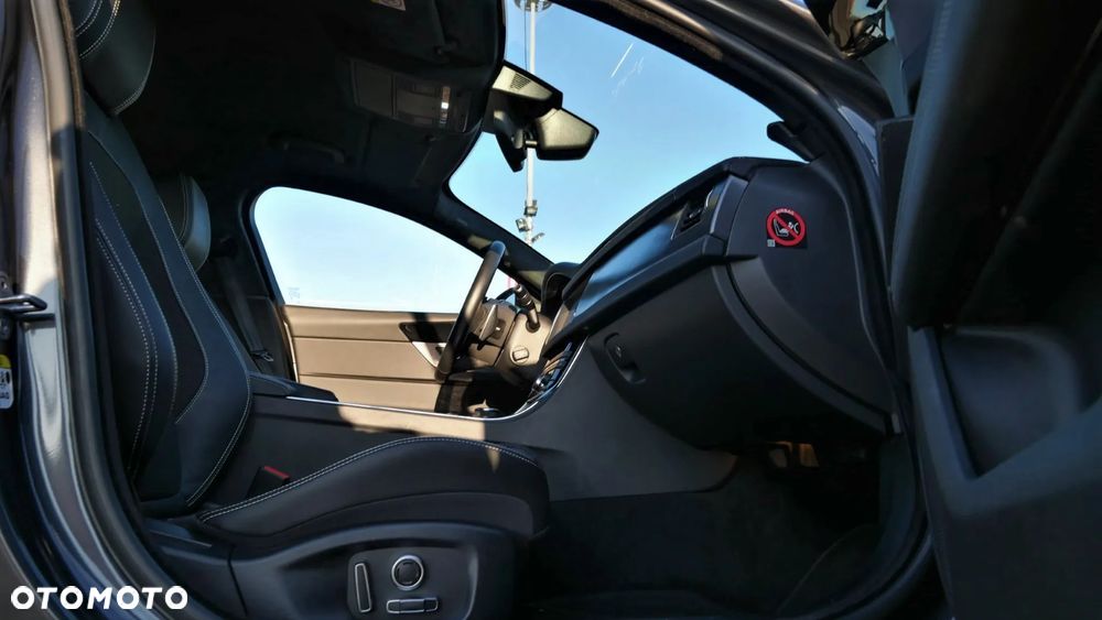 Jaguar XF 20d R-Sport - 20