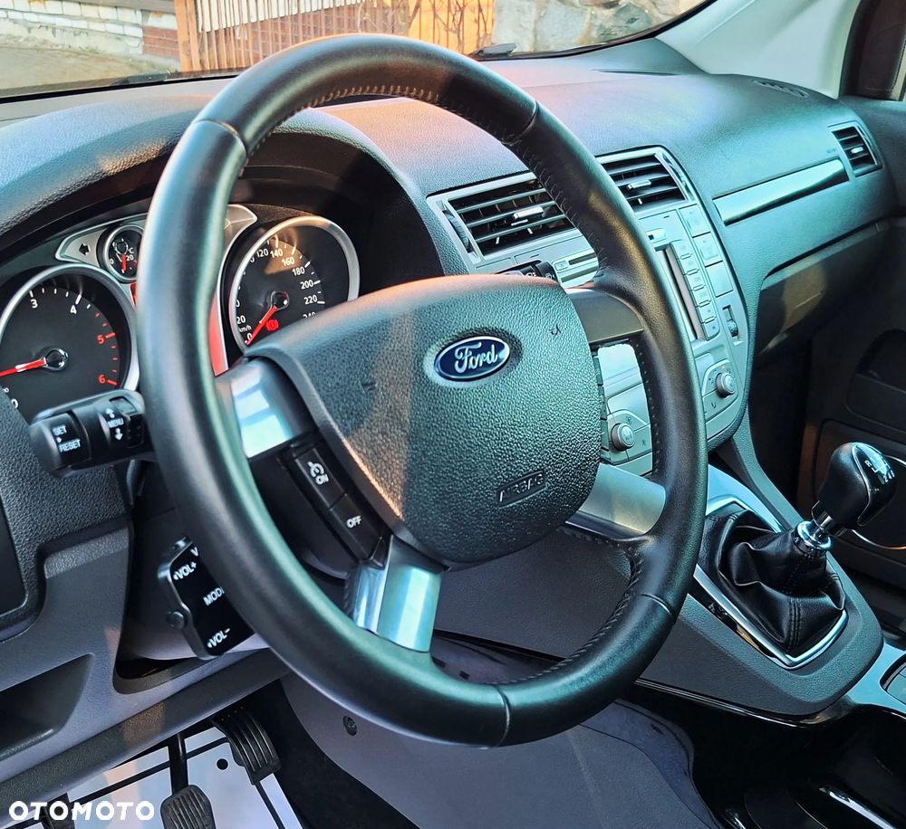 Ford Kuga 2.0 TDCi 4x4 Titanium - 27