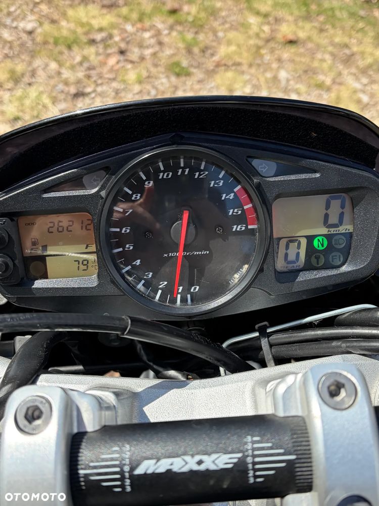 Suzuki GSR - 9
