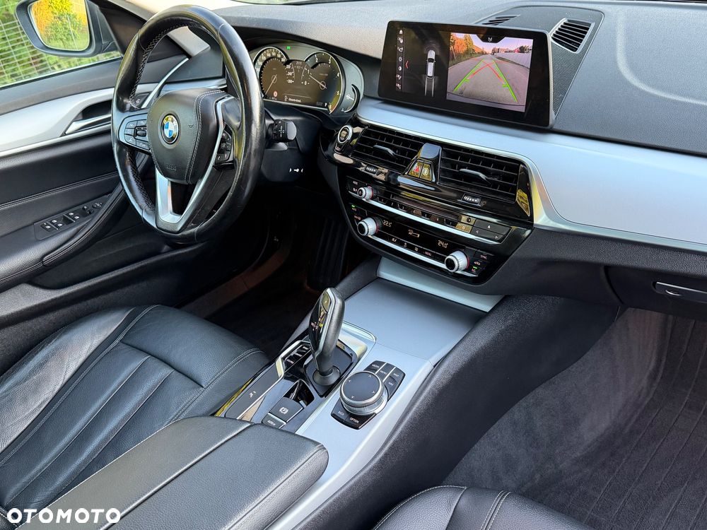 BMW Seria 5 520d xDrive Luxury Line sport - 24