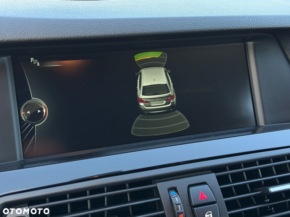 BMW Seria 5 528i xDrive Sport-Aut Luxury Line - 32