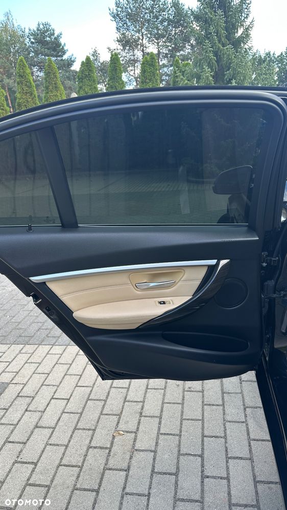 BMW Seria 3 330i Luxury Line sport - 11