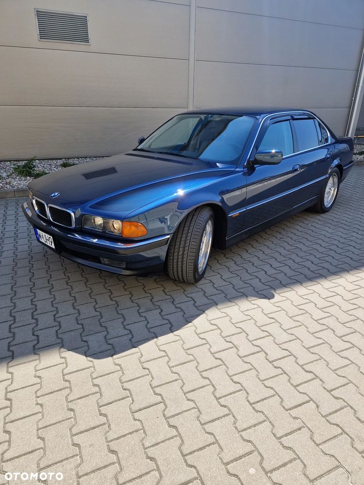 BMW Seria 7 740i V8 - 3