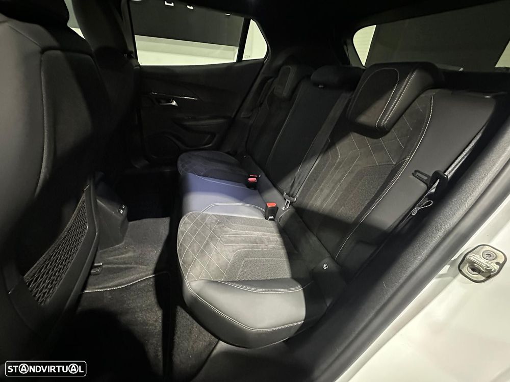 Peugeot e-2008 50 kWh GT - 7