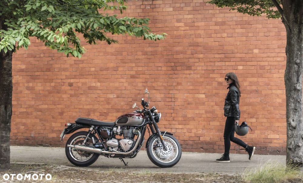 Triumph Bonneville - 10