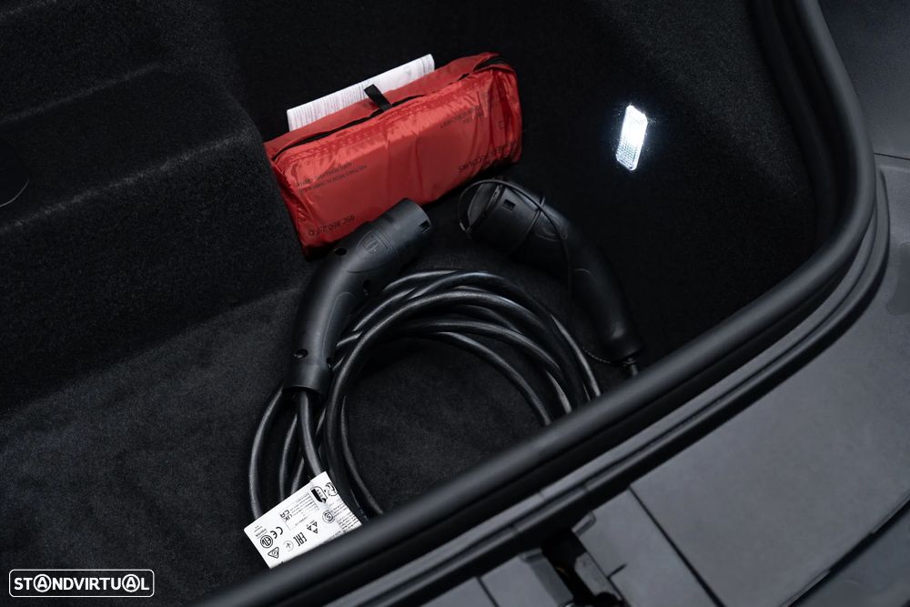 Porsche Macan Electric 4 - 7