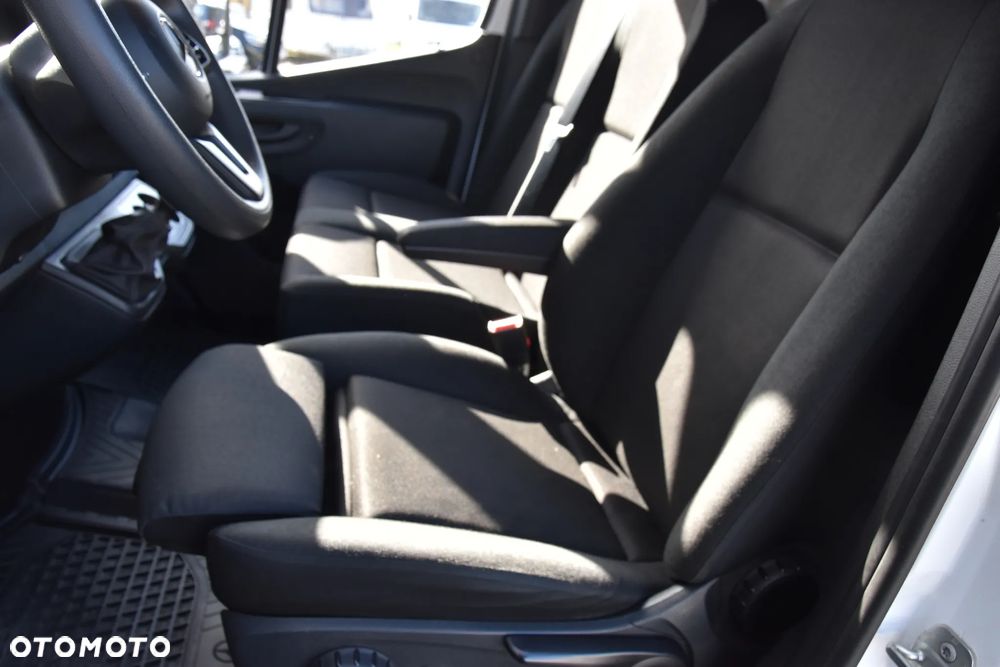 Mercedes-Benz Sprinter - 25
