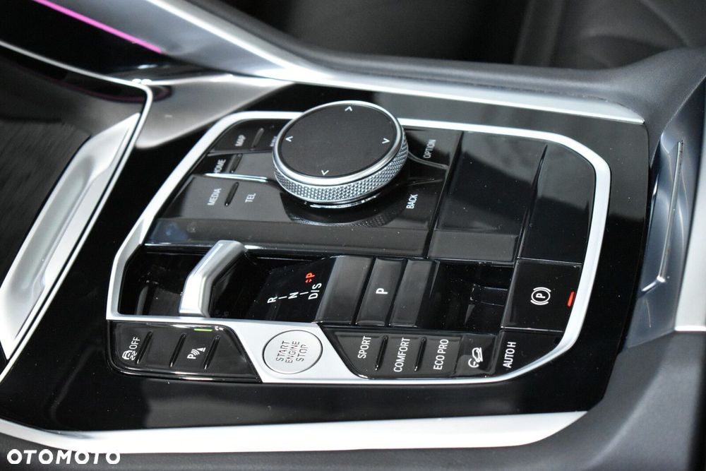 BMW X6 xDrive40d mHEV - 24