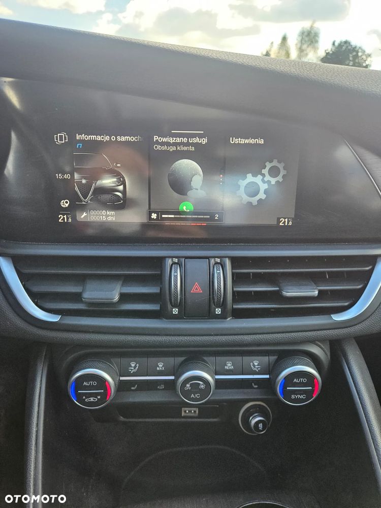 Alfa Romeo Giulia 2.0 Turbo 16V AT8-Q4 Veloce Ti - 8