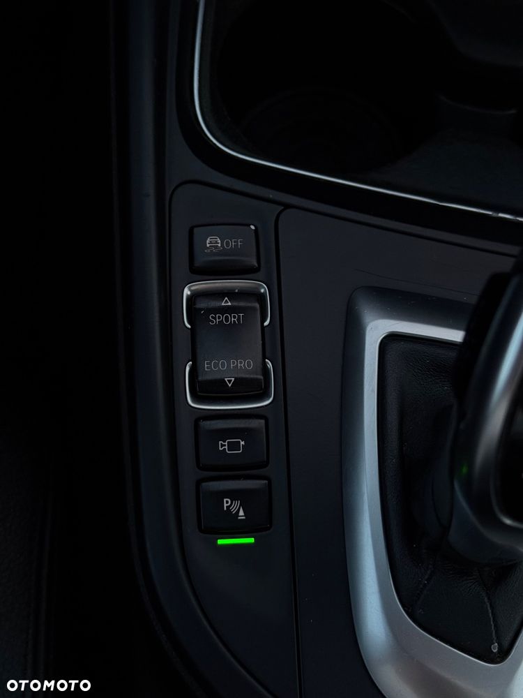 BMW Seria 3 328i Sport Line - 18