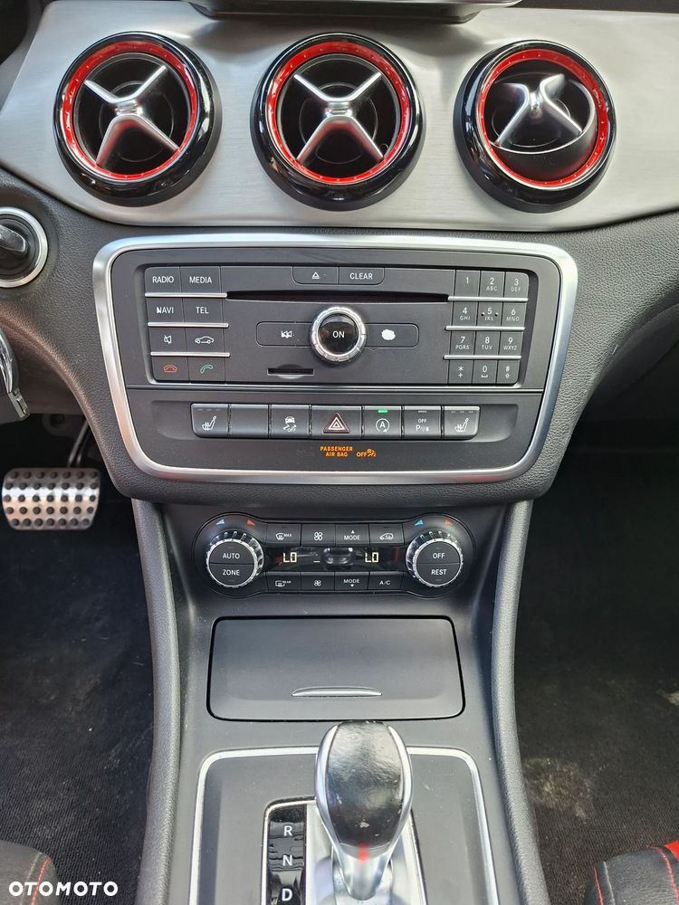 Mercedes-Benz CLA 45 AMG 4Matic 7G-DCT - 28