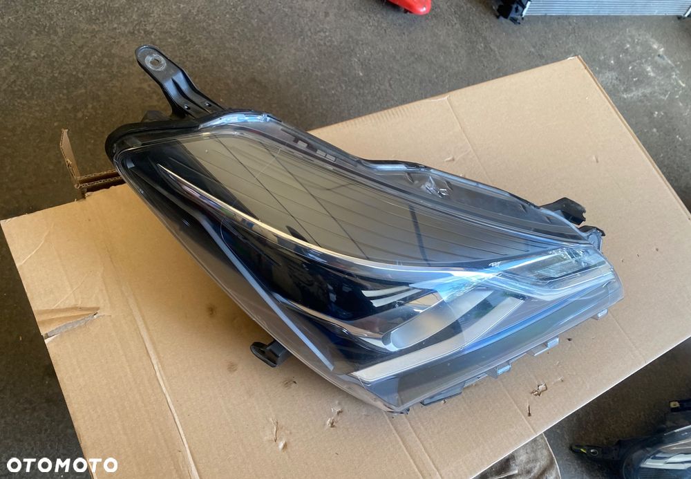 TOYOTA YARIS 3 III lift LAMPA PRZEDNIA PRAWA REFLEKTOR PRZEDNI PRAWY PRZÓD EUROPA soczewka led - 5