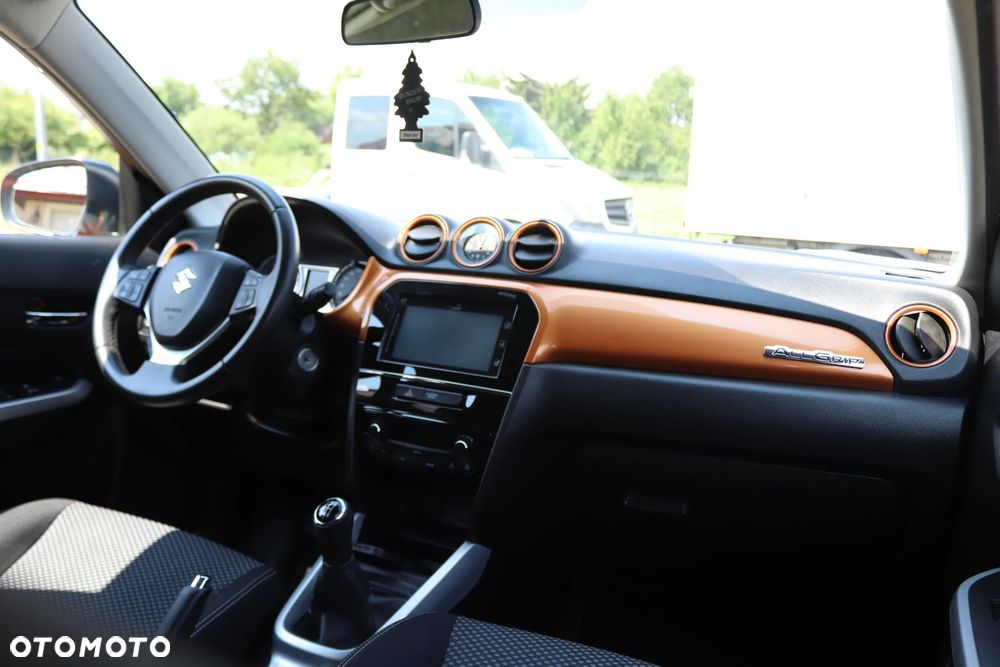 Suzuki Vitara 1.6 Premium 4WD - 23