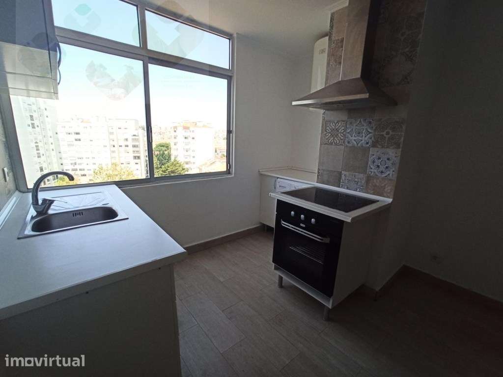 Amadora Venteira, T1, Completamente Remodelado, Vista Panorâmica! - Grande imagem: 4/15