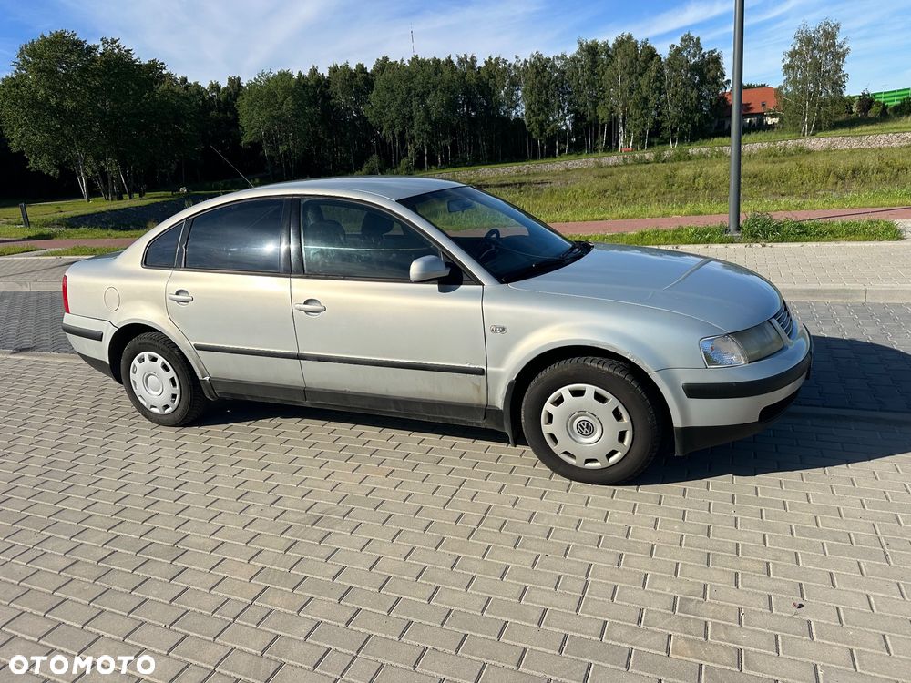 Volkswagen Passat 1.9 TDI Comfortline - 2