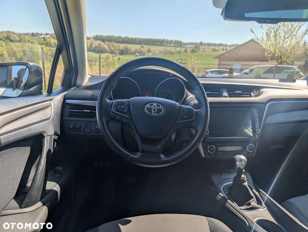 Toyota Avensis 1.8 Premium - 18