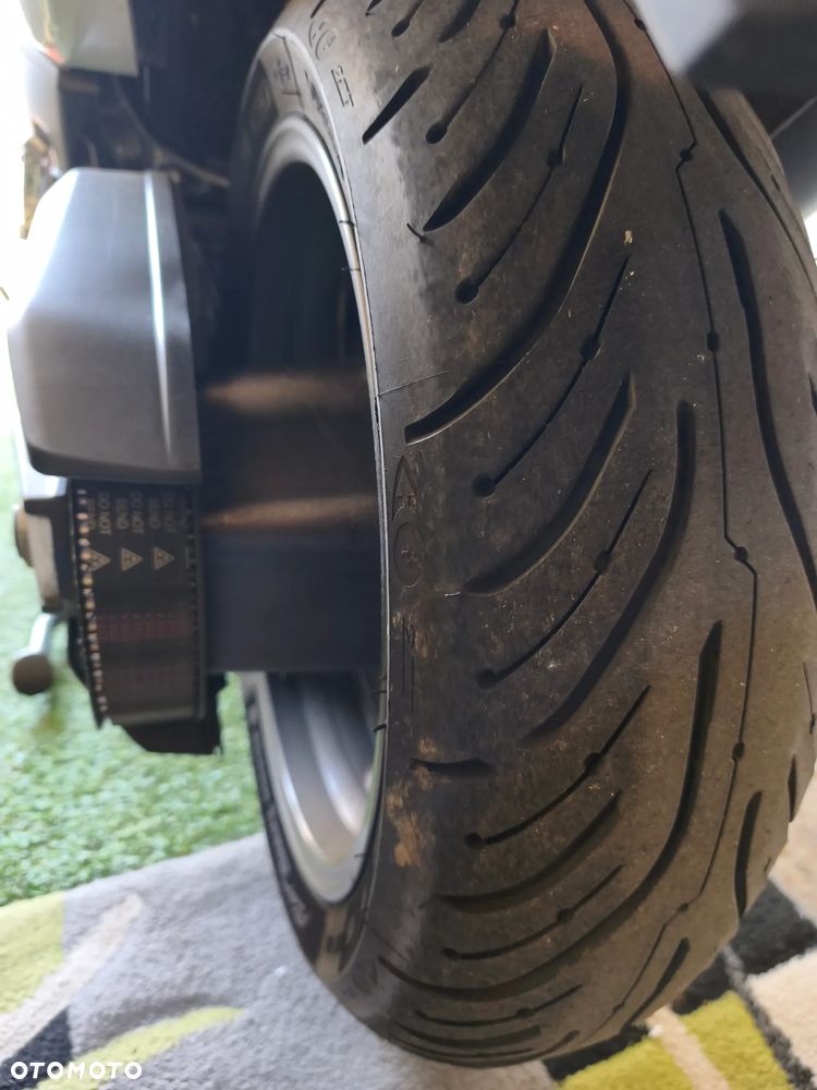 Yamaha Tmax - 10