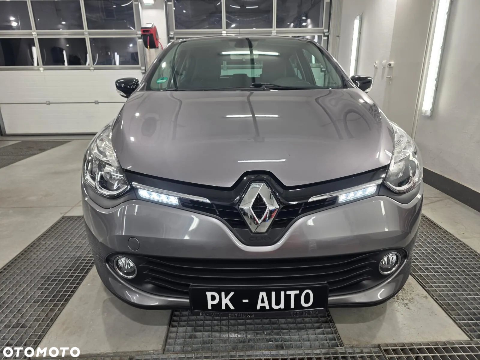 Renault Clio 1.2 16V 75 LIMITED - 19