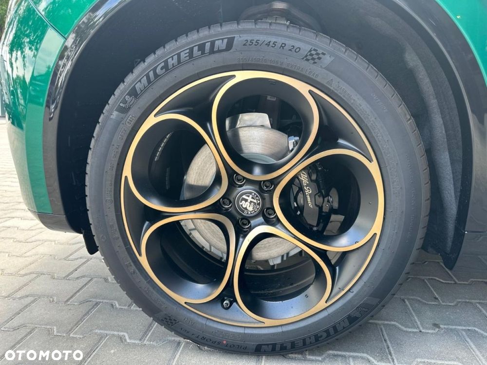 Alfa Romeo Stelvio - 12