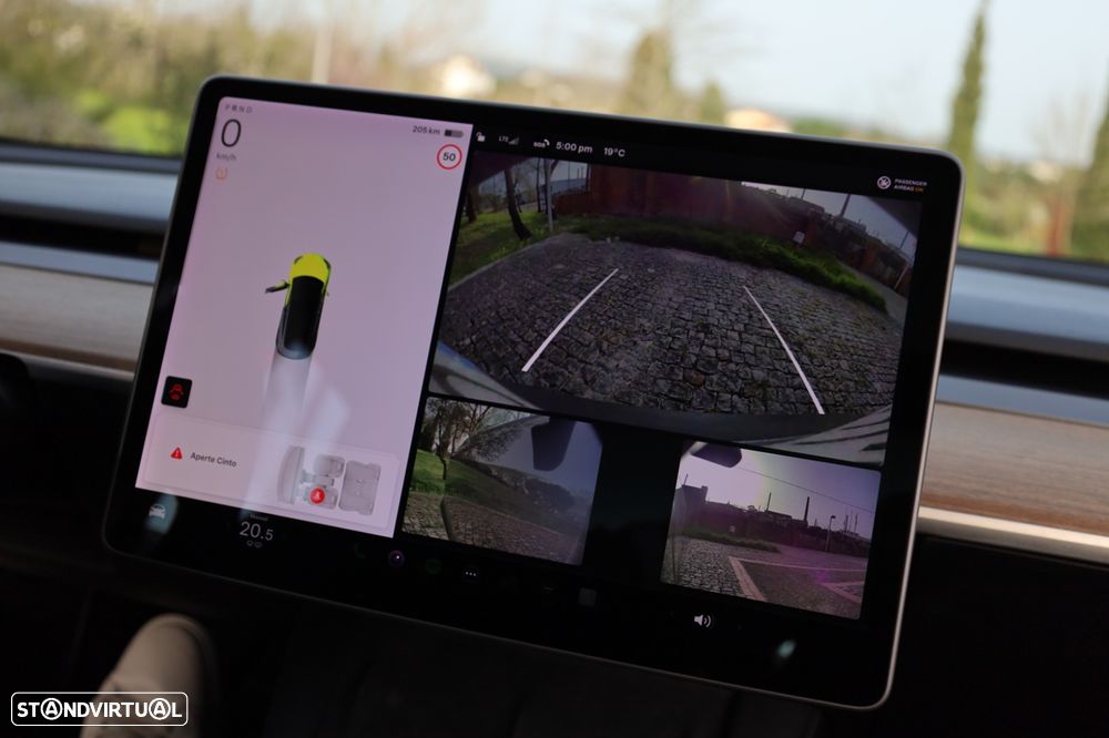 Tesla Model 3 Long-Range Dual Motor AWD - 32