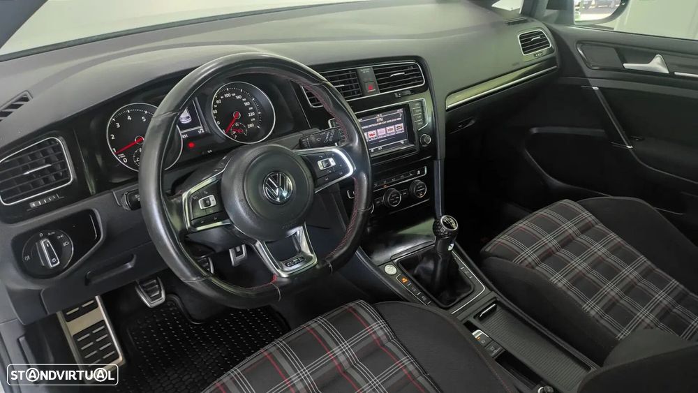VW Golf - 17