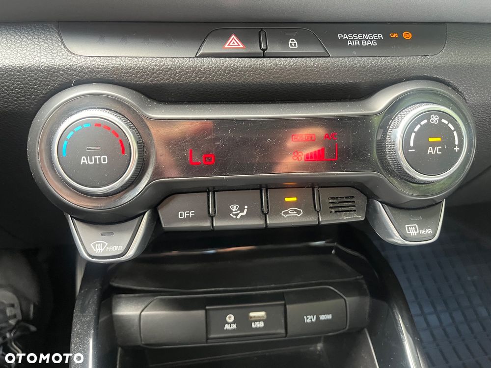 Kia Stonic 1.4 L - 13