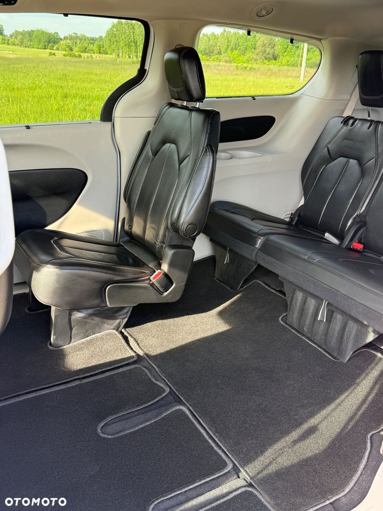 Chrysler Pacifica - 37