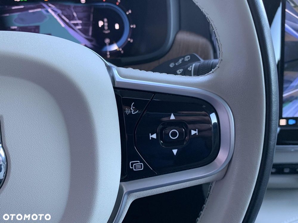 Volvo V90 Cross Country - 36