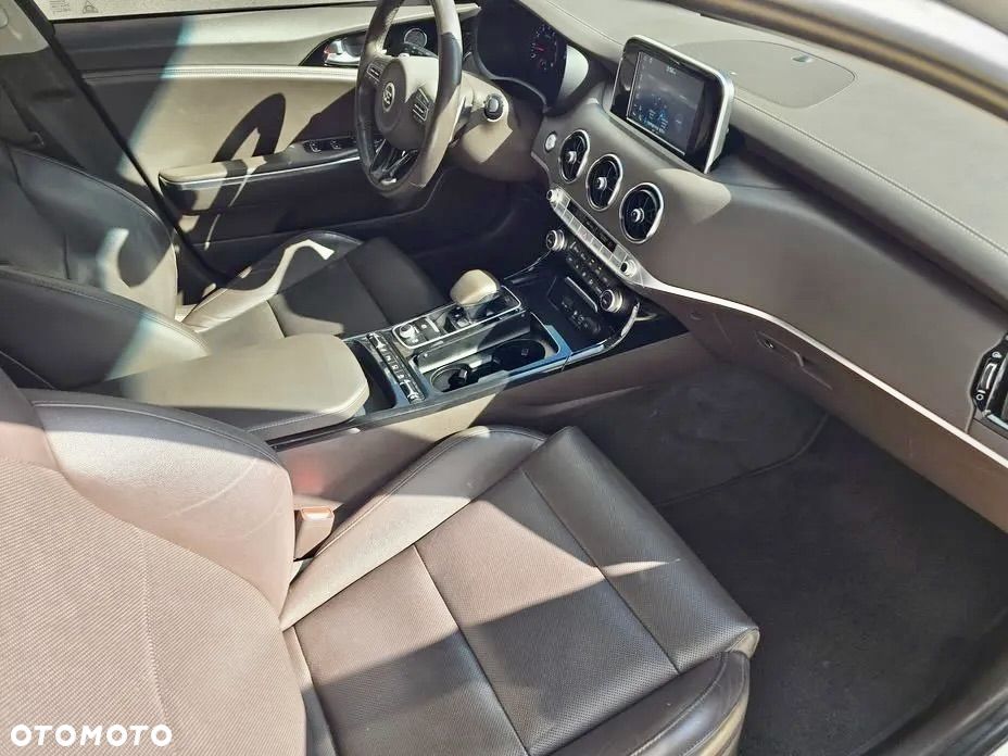 Kia Stinger 2.0 T-GDI GT Line - 12
