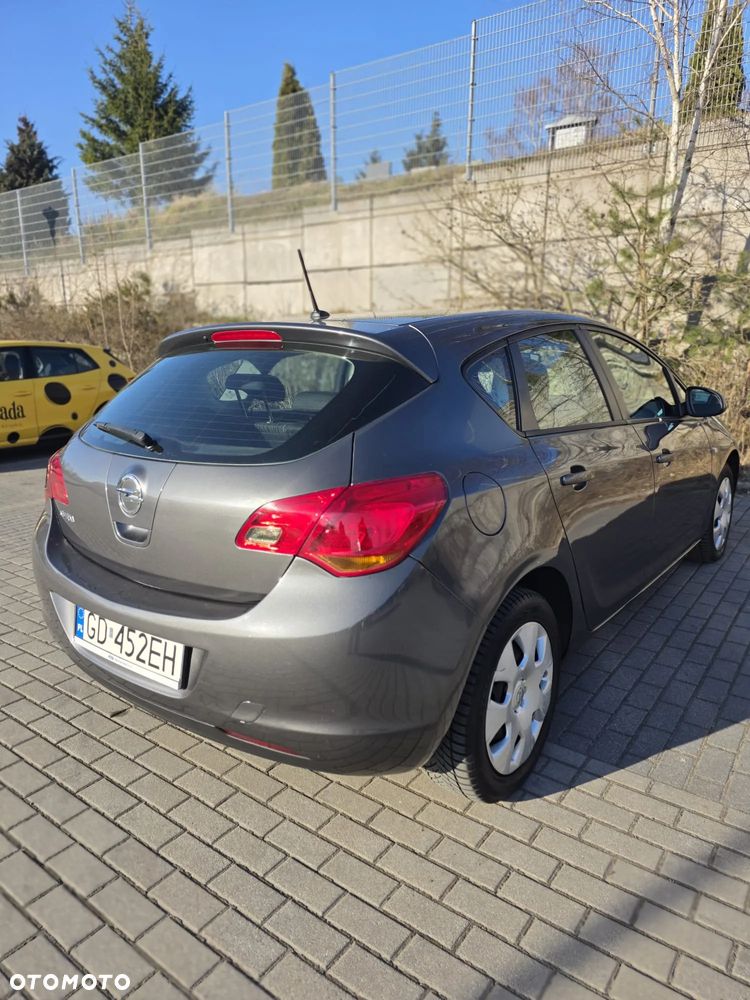 Opel Astra 1.6 - 9